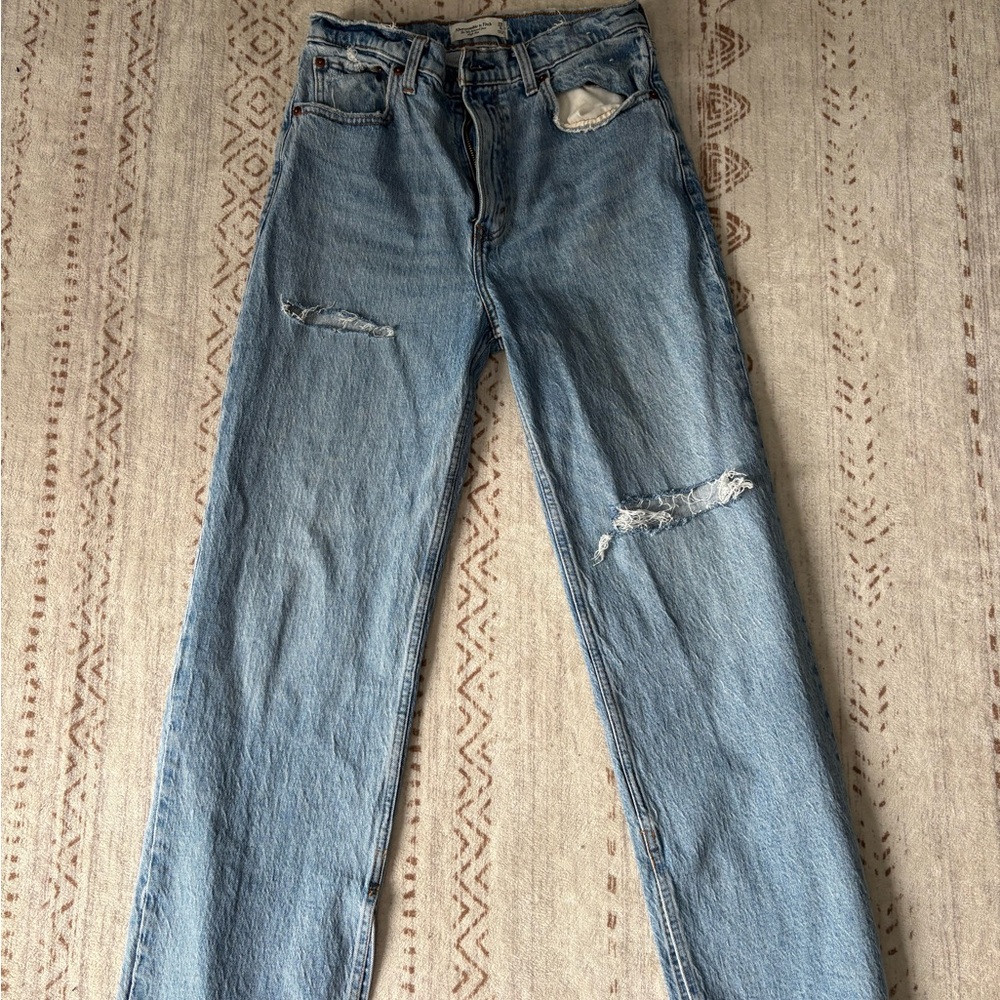 Abercrombie & Fitch Light Wash High-Rise Relaxed Denim Jeans